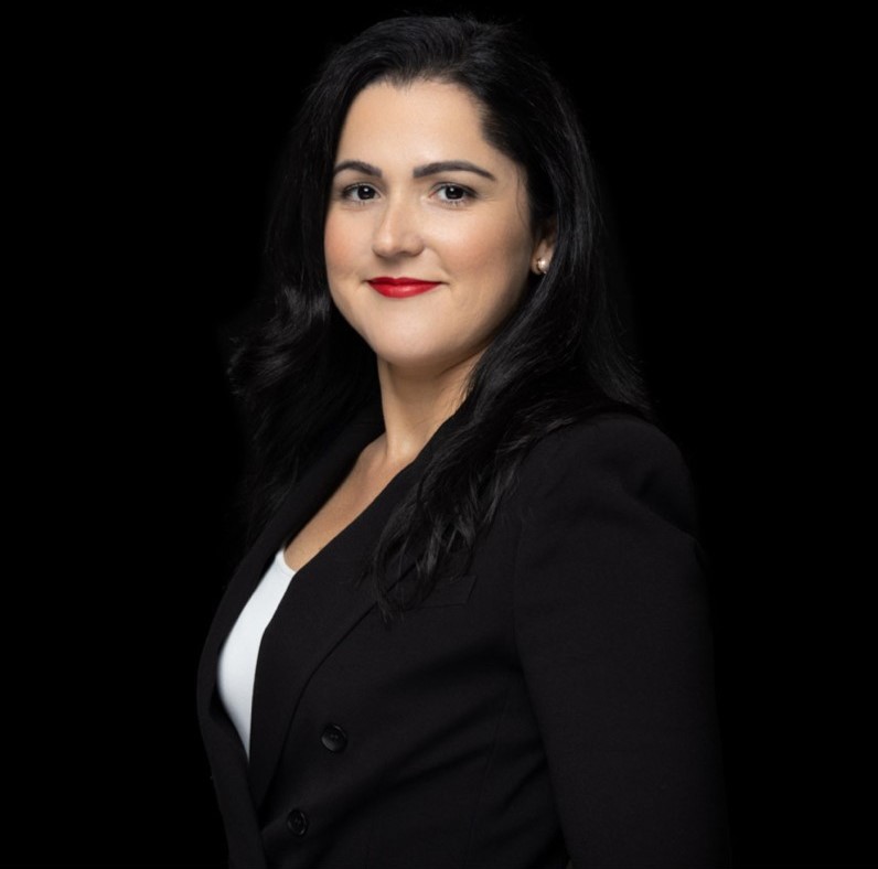Diana Arteaga, JD '09